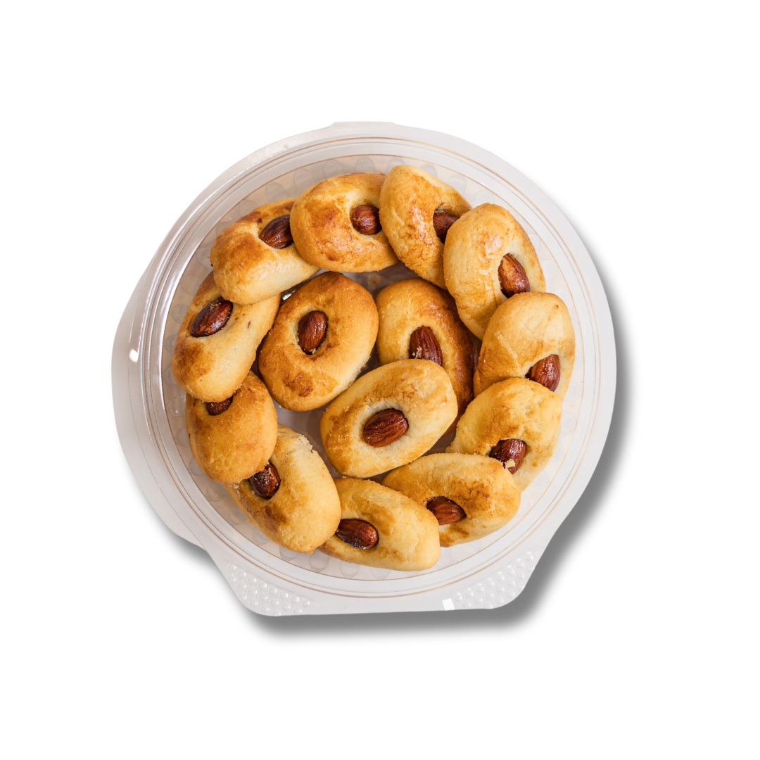 Almond biscuit with dates